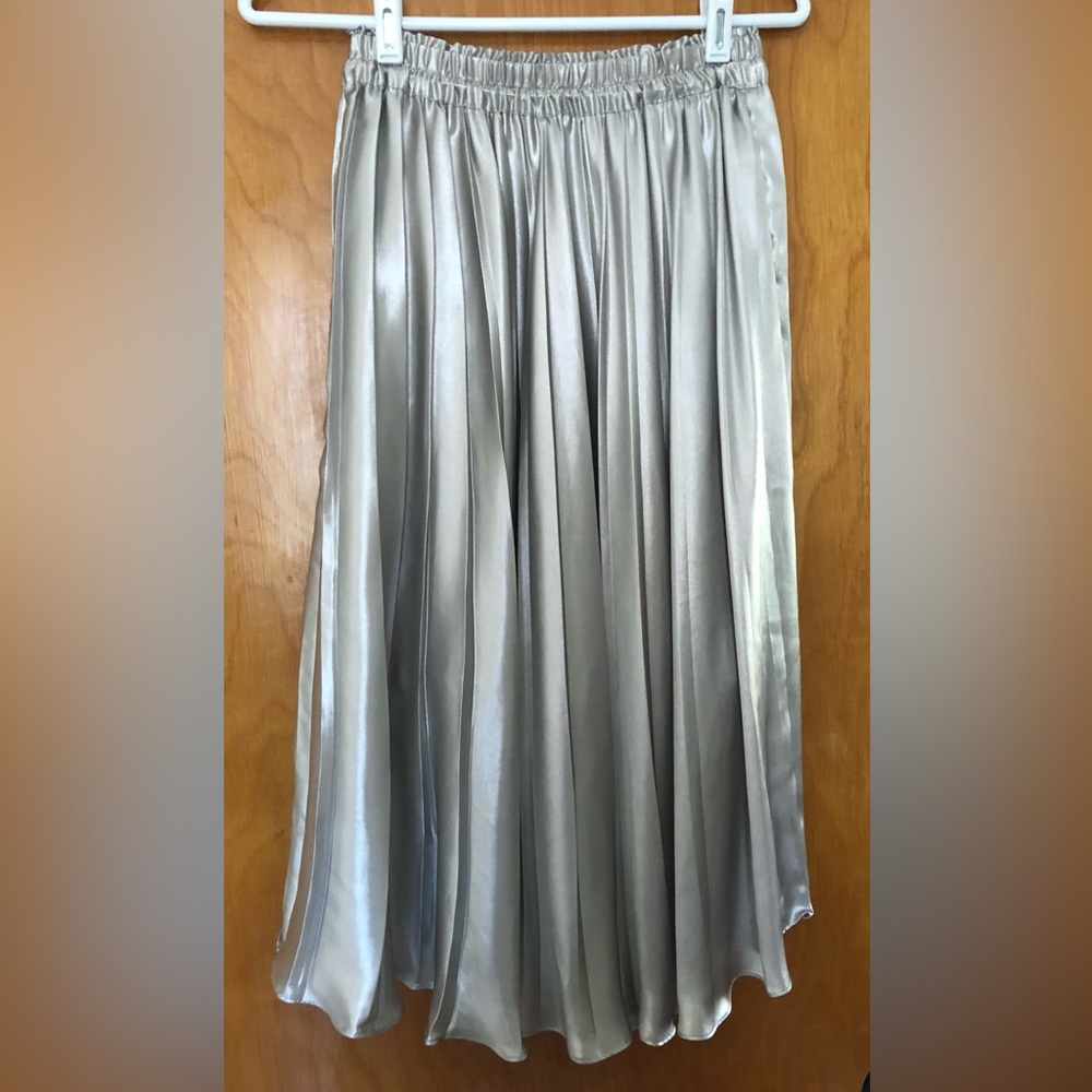 Silver pleated skirt size 4 H&M